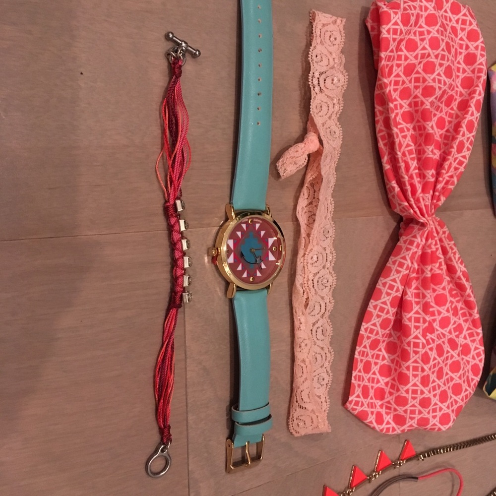 Bright and fun accessories bundle!🌸🌷🌺 - Picture 4 of 4